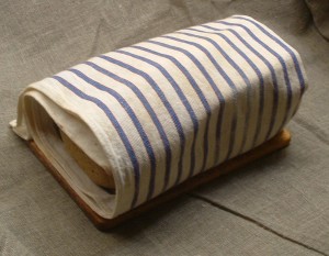 Osterbrot eingewickelt