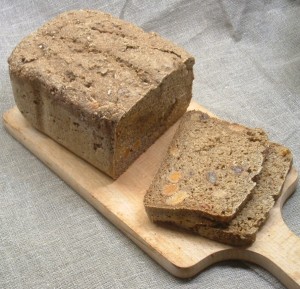 Osterbrot geschnitten